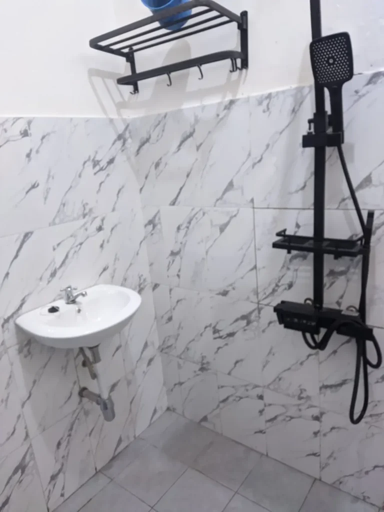 Kamar-Mandi-Putih_+-Granit